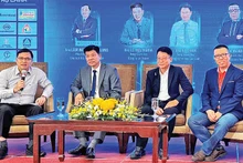 Các chuyên gia chia sẻ kinh nghiệm, giải pháp ứng dụng AI cho doanh nghiệp nhỏ và vừa tại một diễn đàn.