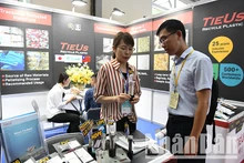Công ty TIEUS (Đài Loan, Trung Quốc) giới thiệu hạt nhựa tinh chế từ phế liệu – giải pháp thân thiện môi trường, hướng tới phát triển bền vững. (Ảnh: Thế Dương)