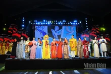 "Di sản Hà Nội” không chỉ tôn vinh thời trang Việt mang đậm hồn cốt dân tộc, mà còn lan tỏa thông điệp về một Hà Nội đang chuyển mình sáng tạo, hội nhập nhưng vẫn giữ bản sắc. Đây là minh chứng sinh động cho khái niệm “di sản sống” - nơi văn hóa không ngủ yên trong bảo tàng, mà hiện hữu, thăng hoa trong đời sống hiện đại và nghệ thuật đương đại.