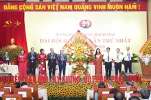 Lãnh đạo thành phố Hà Nội chúc mừng Đại hội.