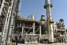 Một nhà máy lọc dầu tại Dammam, Saudi Arabia. (Ảnh: THX/TTXVN)