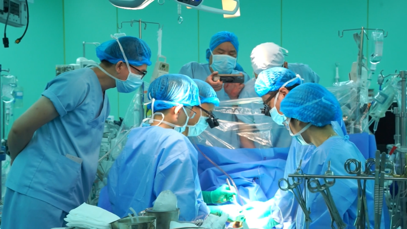 [Video] Trái tim xuyên Việt, mang lại sự sống cho bệnh nhi 11 tuổi