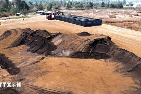 Một kho quặng sắt tại Lào. (Ảnh: Bá Thành/TTXVN)