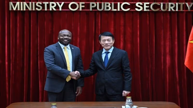 Bộ trưởng Lương Tam Quang và Phó Chủ tịch Google khu vực châu Á-Thái Bình Dương Wilson White. (Ảnh: Cổng thông tin Bộ Công an)