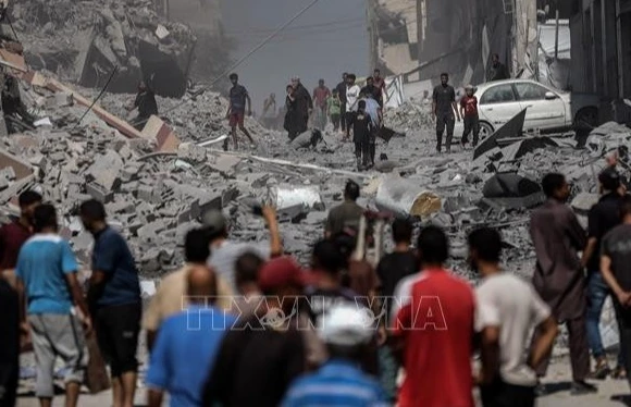 Đống đổ nát sau cuộc không kích của Israel xuống thành phố Gaza ngày 12/9/2025. (Ảnh: THX/TTXVN)