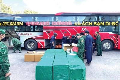 Đồn Biên phòng cửa khẩu quốc tế Lao Bảo liên tiếp phát hiện các vụ vận chuyển hàng lậu, thu giữ số lượng lớn hàng hóa.