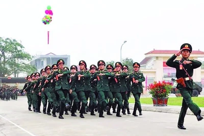 Các lực lượng vũ trang tỉnh Nghệ An trong lễ ra quân. (Ảnh TRUNG HIẾU)