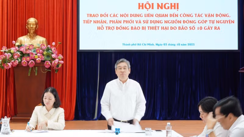 Đồng chí Nguyễn Phước Lộc, Phó Bí thư Thành ủy, Chủ tịch Ủy ban Mặt trận Tổ quốc Việt Nam Thành phố Hồ Chí Minh phát biểu tại Hội nghị.