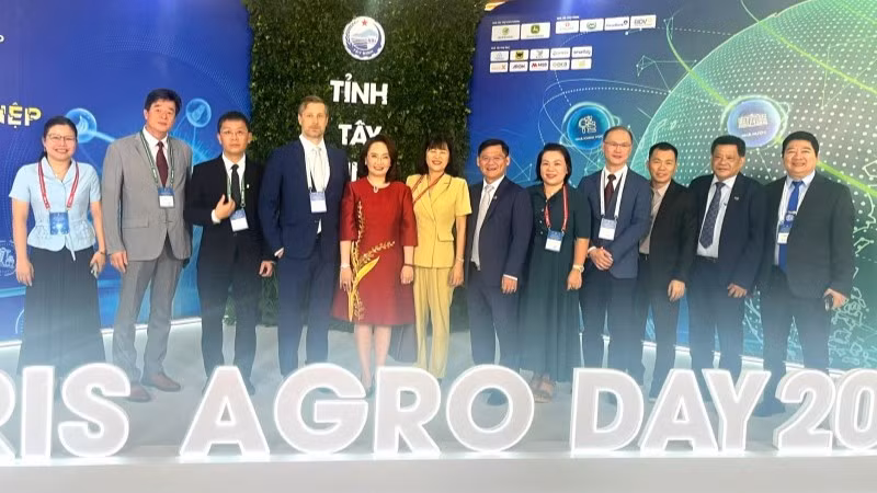 Đại biểu quốc tế và trong nước dự Hội nghị thượng đỉnh nông nghiệp AgriS Agro Day 2025 kết nối “5 nhà”.