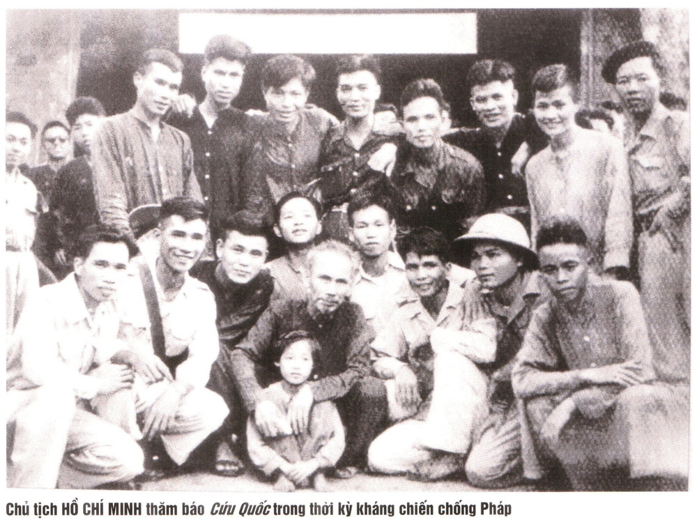 Chủ tịch Hồ Chí Minh thăm Báo Cứu Quốc trong thời kỳ kháng chiến chống Pháp. (Ảnh: TL) Chủ tịch Hồ Chí Minh thăm Báo Cứu Quốc trong thời kỳ kháng chiến chống Pháp. (Ảnh: TL)