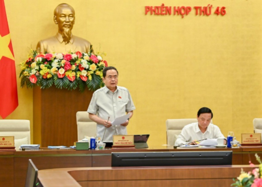 Chủ tịch Quốc hội Trần Thanh Mẫn phát biểu bế mạc phiên họp thứ 46 của Ủy ban Thường vụ Quốc hội. (Ảnh DUY LINH)