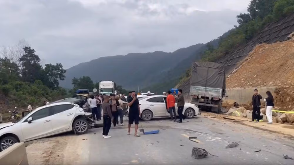 Hiện trường một vụ tai nạn giao thông tại thành phố Đà Nẵng. (Ảnh: TRẦN THI)