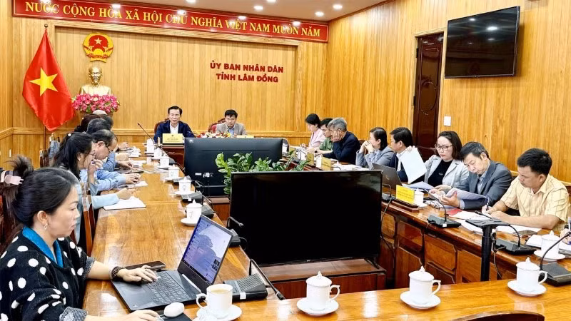 Quang cảnh buổi làm việc.