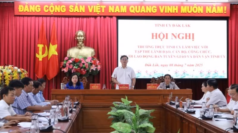 Thường trực Tỉnh ủy Đắk Lắk làm việc với Ban Tuyên giáo và Dân vận Tỉnh ủy.