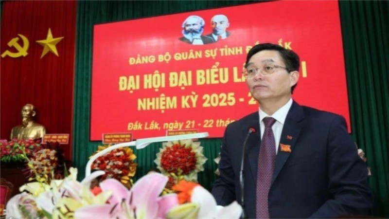 Đồng chí Nguyễn Đình Trung, Ủy viên Trung ương Đảng, Bí thư Tỉnh ủy, Bí thư Đảng ủy Quân sự tỉnh Đắk Lắk phát biểu tại đại hội.