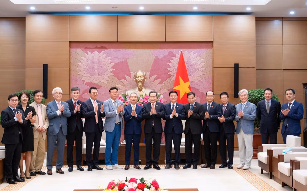 vna-potal-chu-tich-quoc-hoi-tiep-doan-dai-bieu-vien-nghien-cuu-kinh-te-han-quoc-8856376.jpg