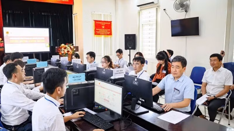 Lãnh đạo phường Hoàn Kiếm kiểm tra công tác vận hành chính quyền địa phương 2 cấp.