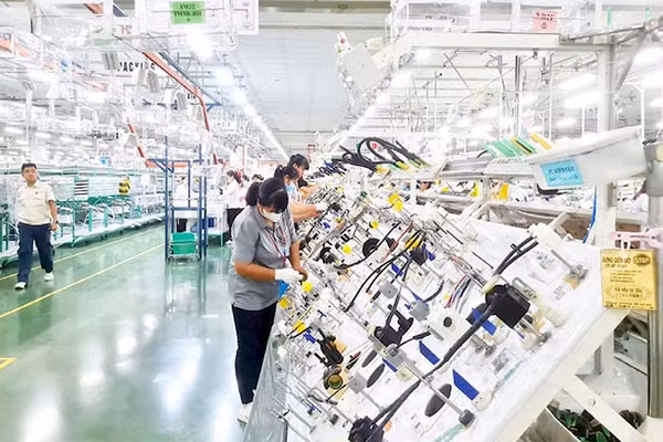 Sản xuất linh kiện điện tử tại Khu công nghiệp Đông Mia, Quảng Ninh.