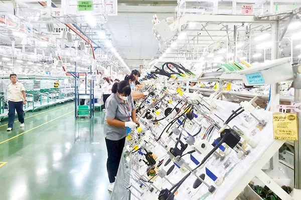 Sản xuất linh kiện điện tử tại Khu công nghiệp Đông Mia, Quảng Ninh.