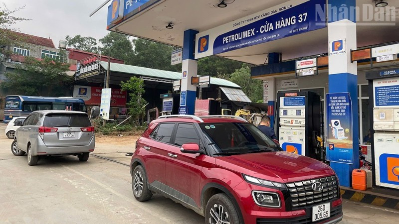 Phục vụ nhu cầu xăng dầu tại Cửa hàng xăng dầu số 37, Công ty trách nhiệm hữu hạn MTV Petrolimex Sơn La.
