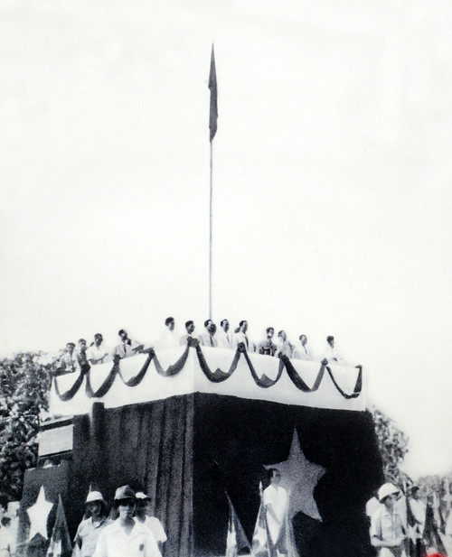 Bác Hồ đọc bản Tuyên ngôn Độc lập ngày 2/9/1945. Ảnh tư liệu