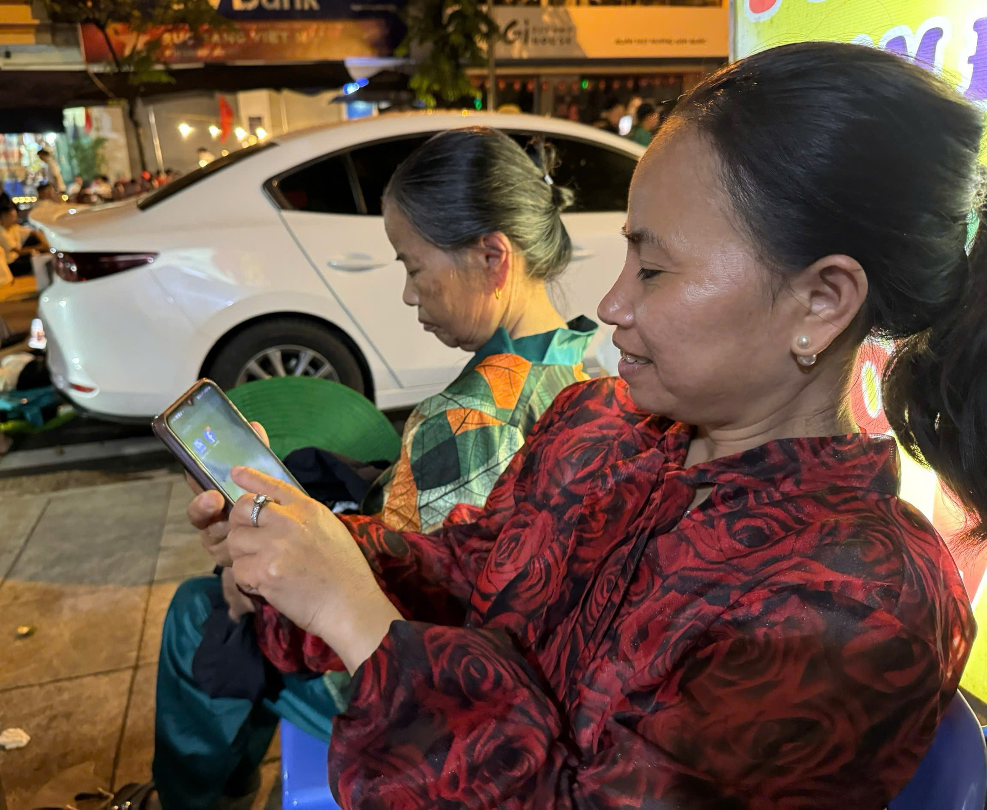 Chị Tâm khoe ảnh 3 mẹ con, bà cháu đi thăm thú Hà Nội trong 3 ngày qua. 2e317d1d3617bd49e406.jpg