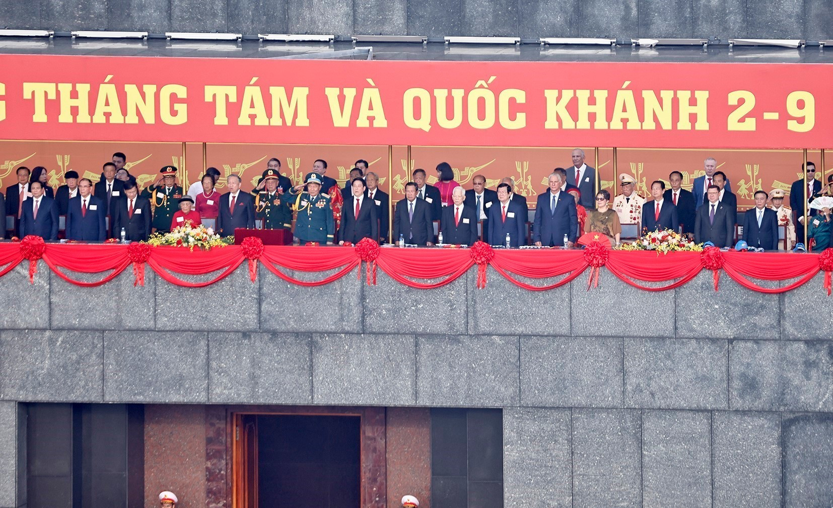 vna-potal-le-ky-niem-dieu-binh-dieu-hanh-80-nam-cach-mang-thang-tam-va-quoc-khanh-2-9-8250131.jpg