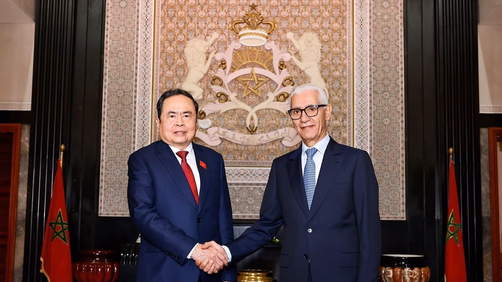 Chủ tịch Hạ viện Morocco Rachid Talbi Alami đón Chủ tịch Quốc hội Trần Thanh Mẫn. (Ảnh: Doãn Tấn/TTXVN)