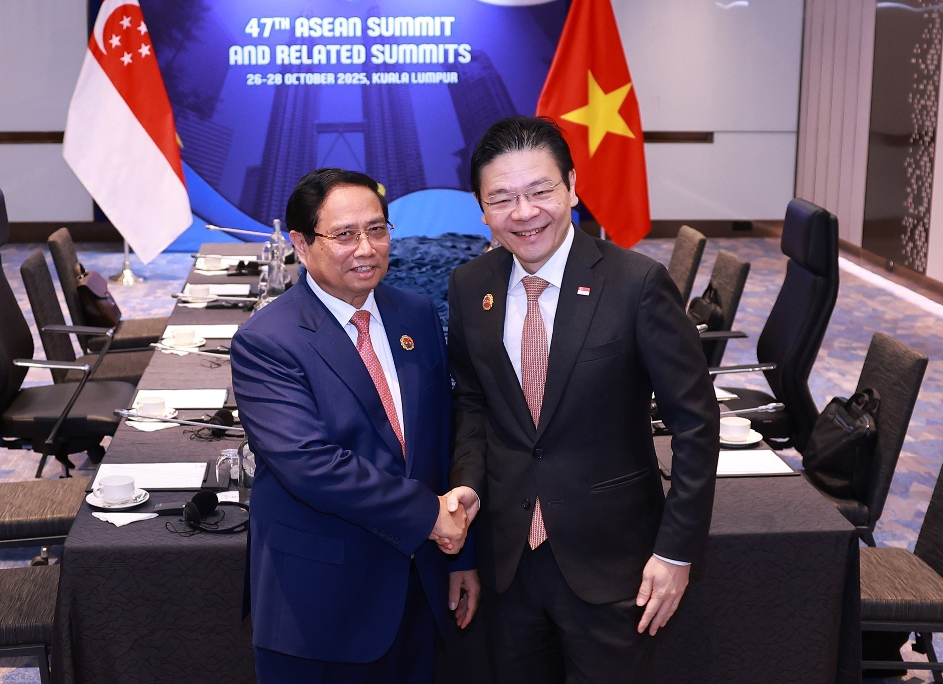 vna-potal-thu-tuong-pham-minh-chinh-gap-thuong-nien-lan-thu-2-voi-thu-tuong-singapore-lawrence-wong-8369324.jpg