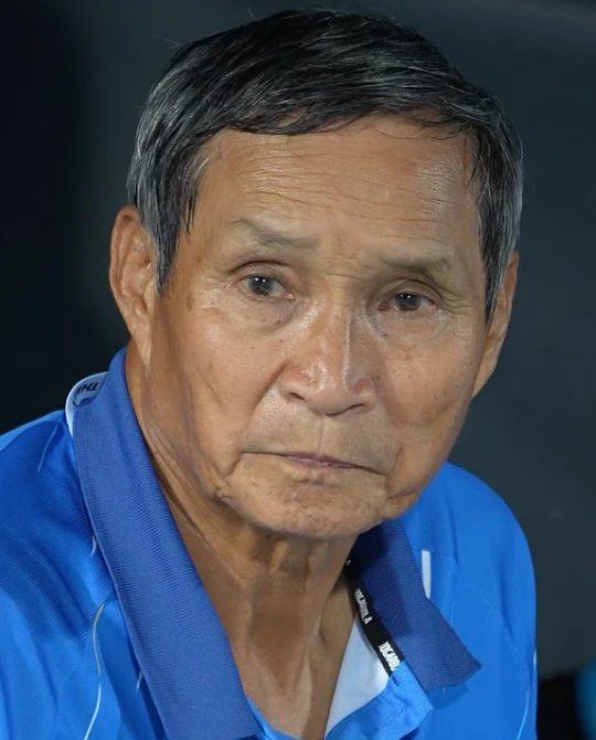 HLV Mai Đức Chung lặng người sau trận thua nghiệt ngã vì quyết định của trọng tài