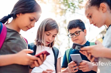 Internet trở nên nguy hại với thanh, thiếu niên nếu thiếu chế tài giám sát. Ảnh: SAFEWISE