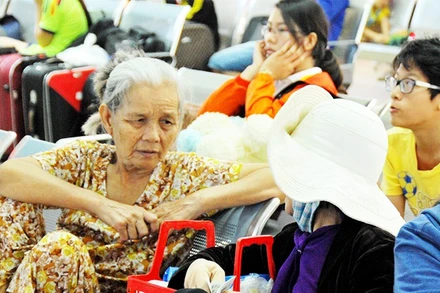 Một chuyến đi, tấm gương soi thời gian