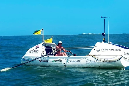 Kỷ lục chèo thuyền qua Đại Tây Dương