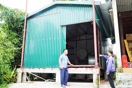 Nhà phao của gia đình vợ chồng anh Nguyễn Đình Thiện ở "rốn lũ" Hạ Linh (Hà Tĩnh) được đầu tư hoàn thiện với mức gần 50 triệu đồng.