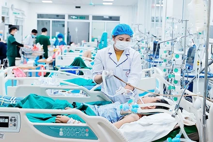 Người dân mong muốn có đột phá trong việc mở rộng quyền lợi chăm sóc sức khỏe và giảm chi phí y tế. 