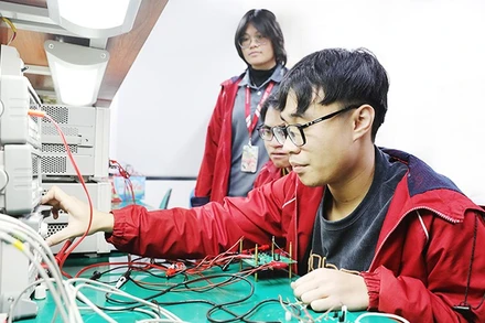 Một trong những đột phá quan trọng của Nghị quyết là đặt con người, trước hết là đội ngũ nhà giáo, giảng viên vào vị trí trung tâm của chiến lược phát triển nhân lực chất lượng cao. Ảnh: ANH QUÂN