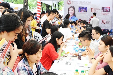 Yêu cầu các đơn vị, trường học thường xuyên cập nhật tình hình thời tiết,