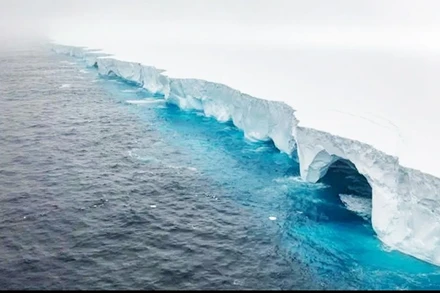 Tảng băng trôi lớn nhất thế giới tan rã