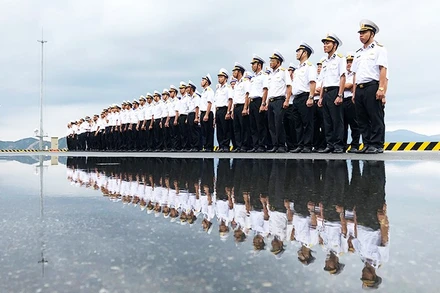 Tác phẩm trong sách ảnh của kỹ sư Trần Thành.