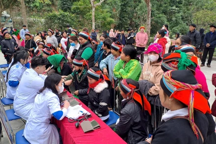 Khám, chữa bệnh cho đồng bào dân tộc thiểu số tại tỉnh Tuyên Quang.