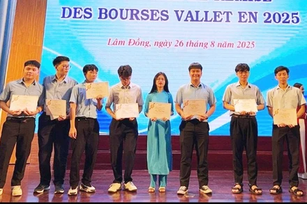 Trao học bổng Vallet năm 2025