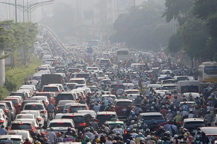 Hạn chế ô nhiễm không khí ở đô thị là vấn đề đang được cả xã hội quan tâm. Ảnh: KHIẾU MINH