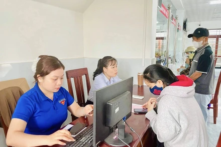 Người dân được hướng dẫn các thao tác đăng ký chữ ký số trên ứng dụng VNeID.