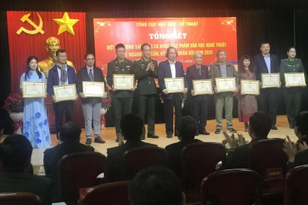 Gắn kết thêm văn nghệ sĩ và bộ đội hậu cần - kỹ thuật