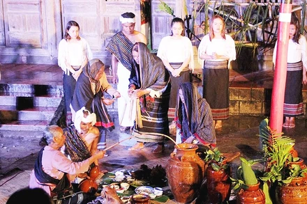 Nghi thức cúng Yàng trong lễ hội Hamamơkhi của người Chu Ru.