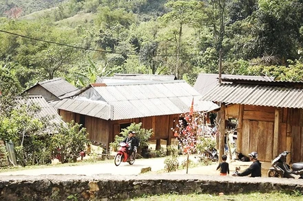 Những bản làng của đồng bào Pa Kô, Vân Kiều dọc đường biên giới.