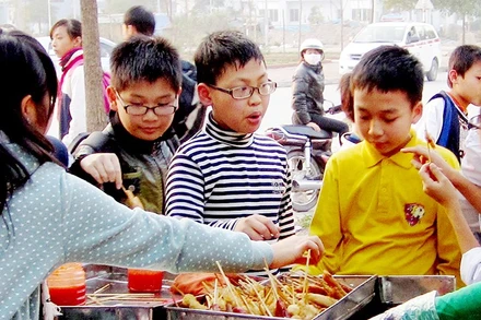 Ăn quá nhiều đồ ăn vặt dễ dẫn đến mất cảm giác khi vào bữa chính.