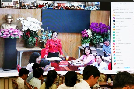 Ứng dụng HĐND cấp xã được giới thiệu và truyền đạt đến các đại biểu tham dự.