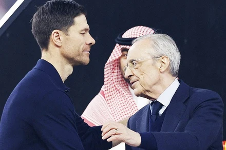 Xabi Alonso rời Real chỉ sau 7 tháng nắm quyền huấn luyện viên.