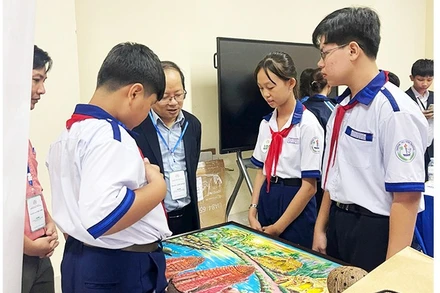 Học sinh giới thiệu sản phẩm.